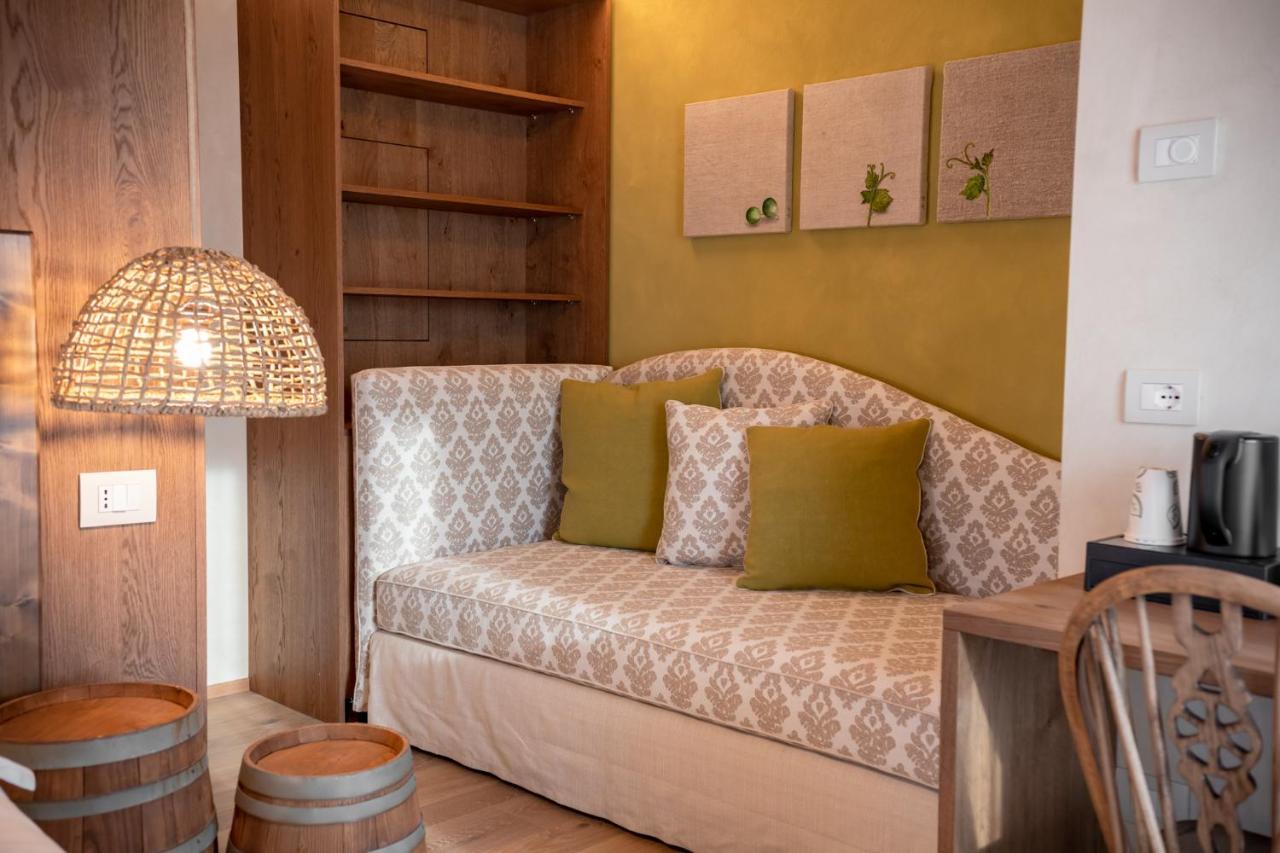 Conti Thun Wine Resort Puegnago del Garda Esterno foto