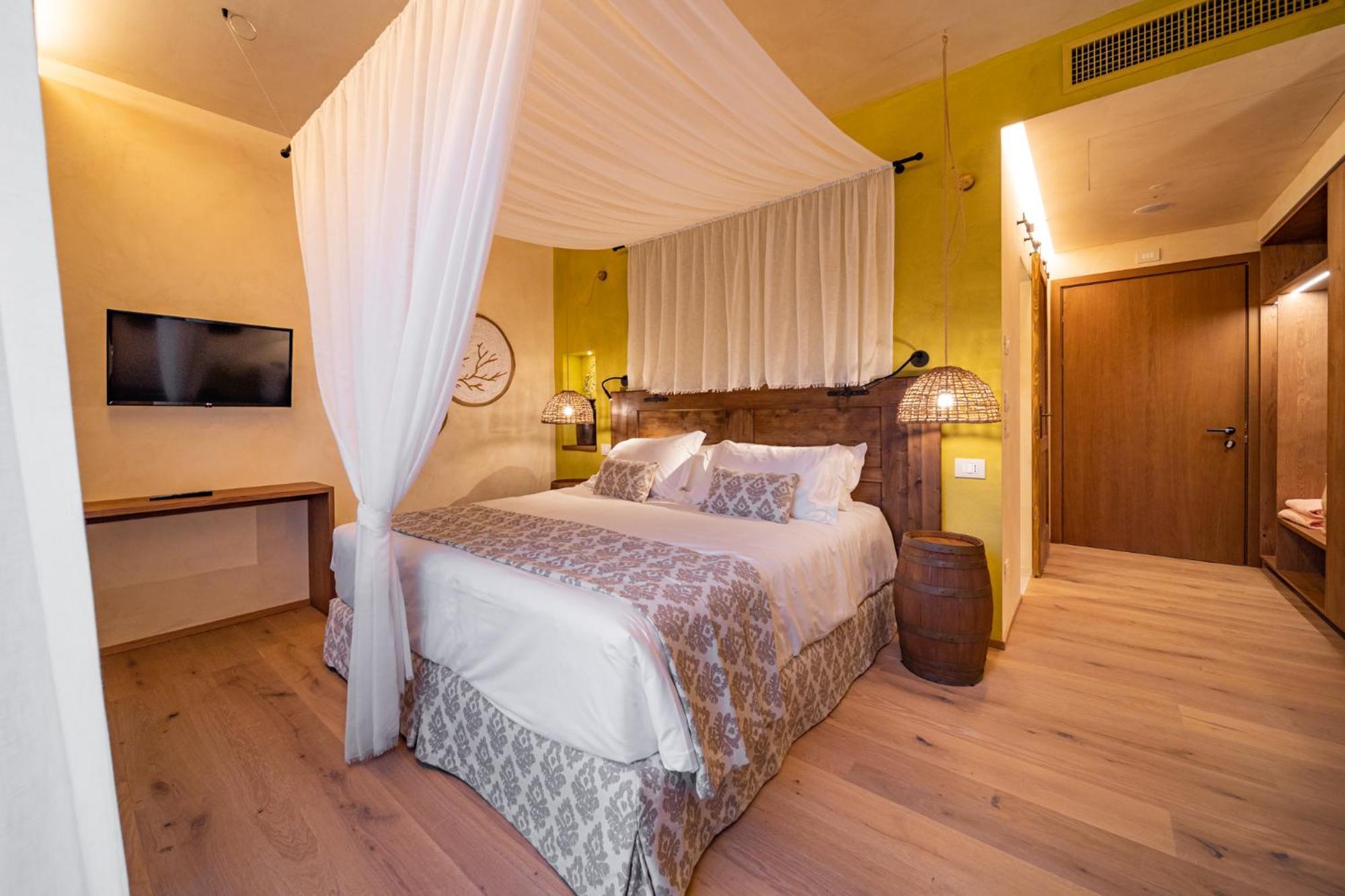 Conti Thun Wine Resort Puegnago del Garda Esterno foto